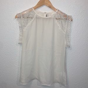 2 for $20 ▫️ Lace shoulder top